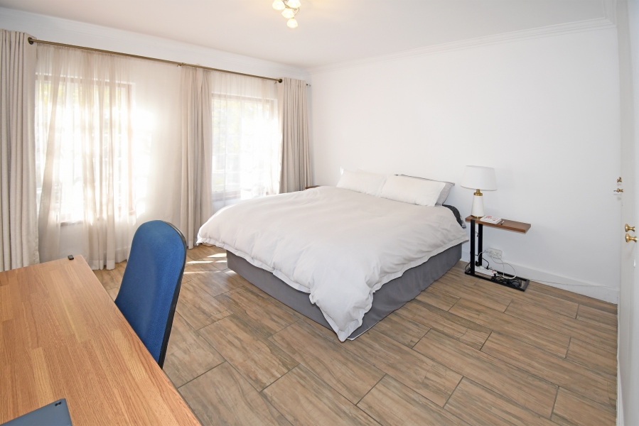 2 Bedroom Property for Sale in Saxonwold Gauteng