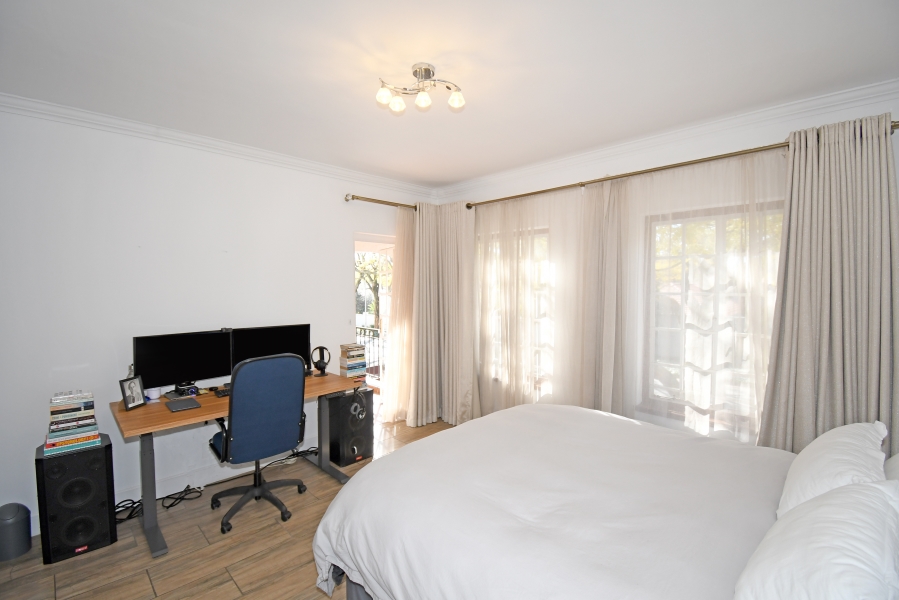 2 Bedroom Property for Sale in Saxonwold Gauteng
