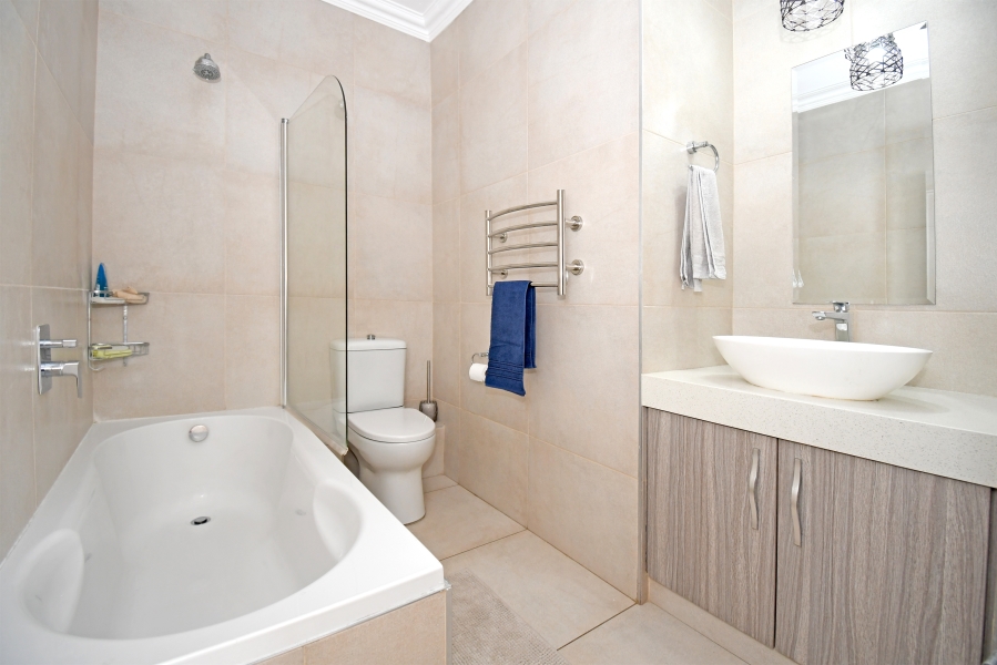 2 Bedroom Property for Sale in Saxonwold Gauteng