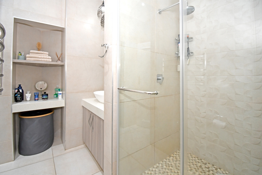 2 Bedroom Property for Sale in Saxonwold Gauteng