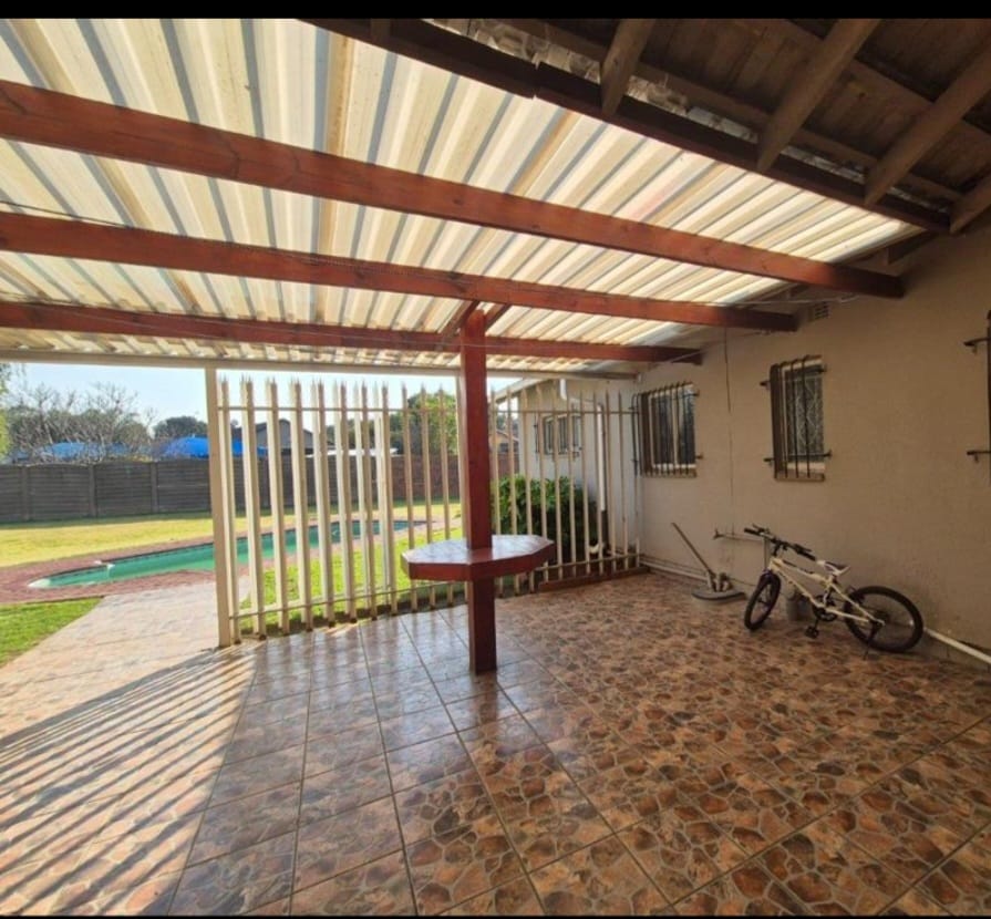 4 Bedroom Property for Sale in Dal Fouche Gauteng