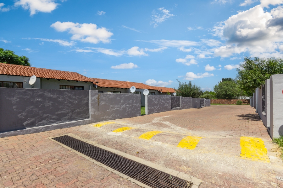 3 Bedroom Property for Sale in Vorna Valley Gauteng