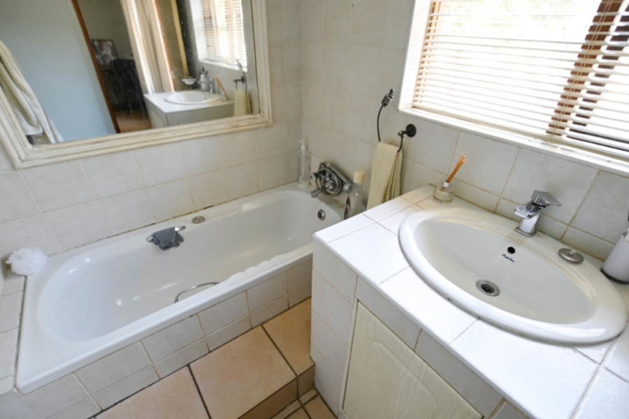 4 Bedroom Property for Sale in Kameeldrift East Gauteng