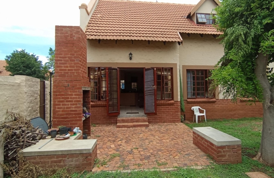 3 Bedroom Property for Sale in Equestria Gauteng