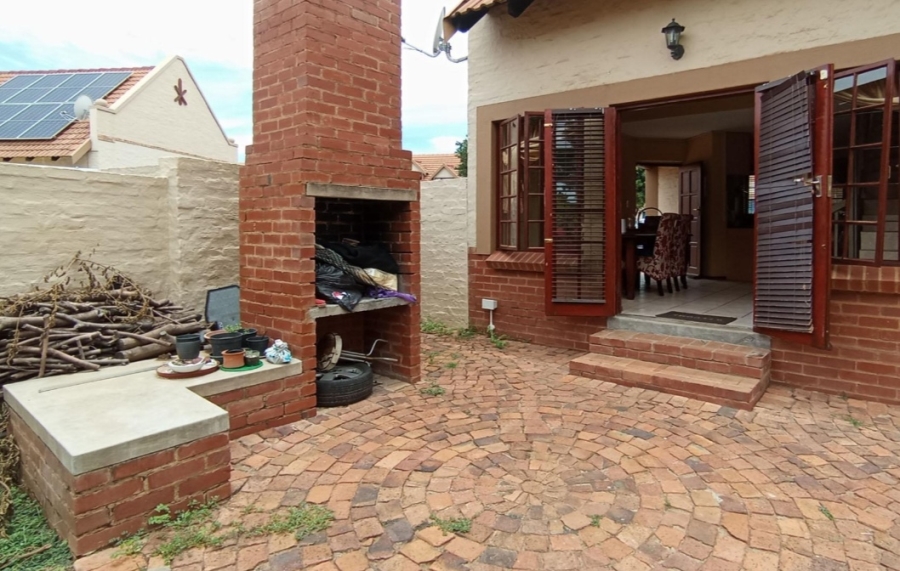3 Bedroom Property for Sale in Equestria Gauteng