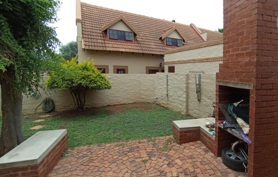 3 Bedroom Property for Sale in Equestria Gauteng