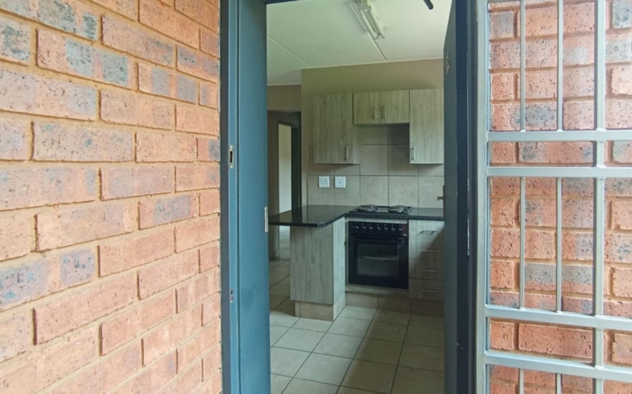 2 Bedroom Property for Sale in La Montagne Gauteng