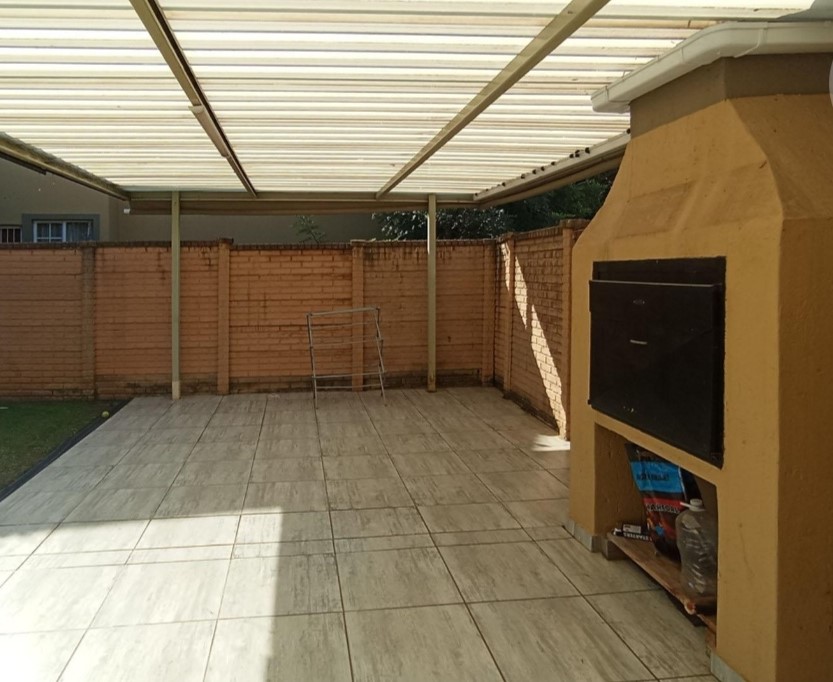 2 Bedroom Property for Sale in Willow Park Manor Gauteng