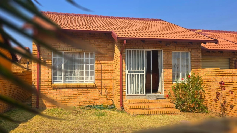 2 Bedroom Property for Sale in The Reeds Gauteng