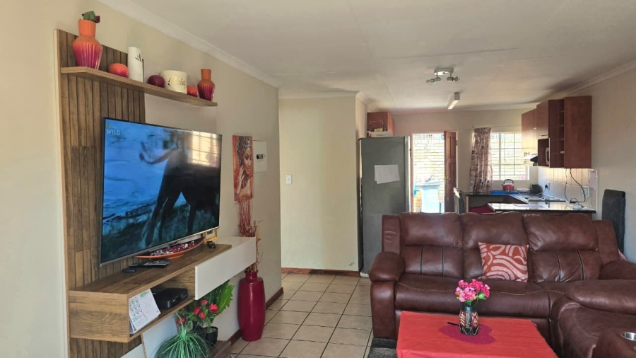 2 Bedroom Property for Sale in The Reeds Gauteng