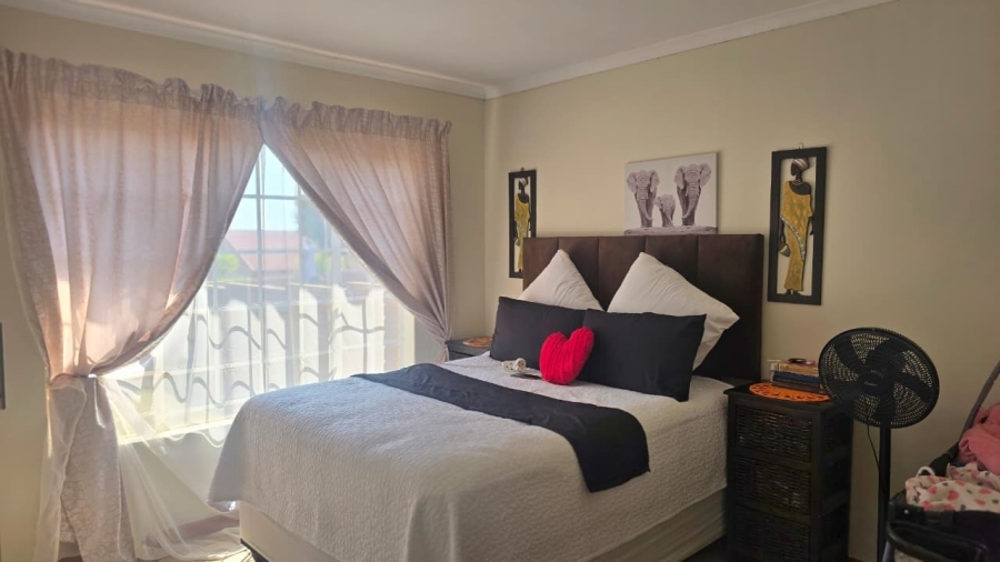 2 Bedroom Property for Sale in The Reeds Gauteng