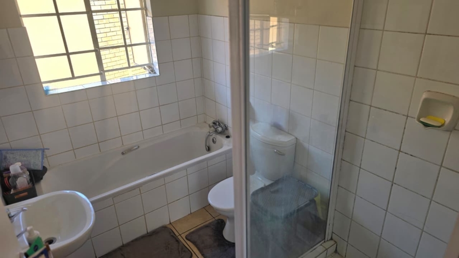 2 Bedroom Property for Sale in The Reeds Gauteng