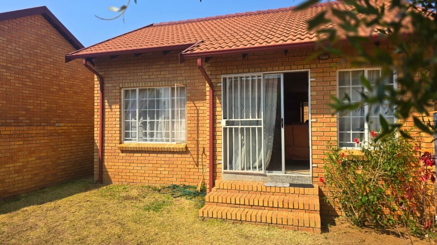 2 Bedroom Property for Sale in The Reeds Gauteng