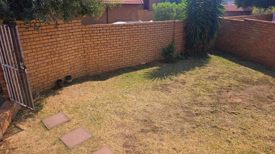 2 Bedroom Property for Sale in The Reeds Gauteng