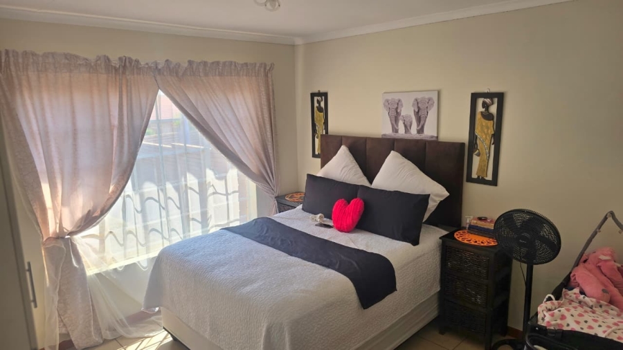 2 Bedroom Property for Sale in The Reeds Gauteng