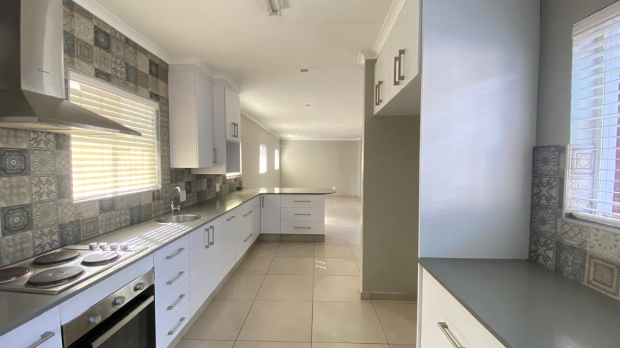 3 Bedroom Property for Sale in Faerie Glen Gauteng