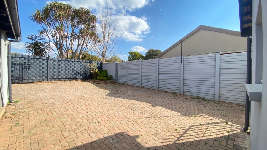 3 Bedroom Property for Sale in Faerie Glen Gauteng