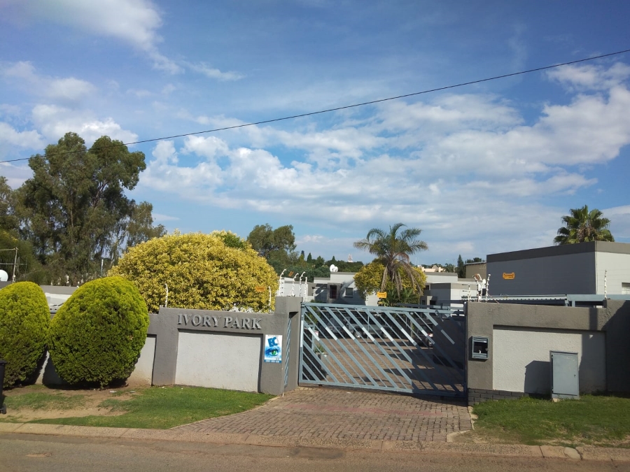 To Let 2 Bedroom Property for Rent in Radiokop Gauteng