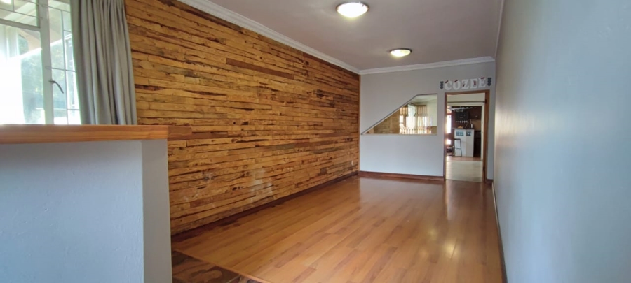 7 Bedroom Property for Sale in Eldoraigne Gauteng