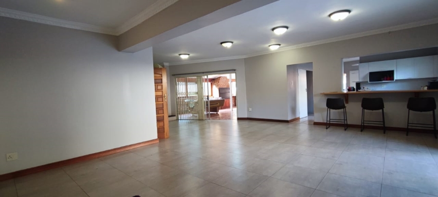 7 Bedroom Property for Sale in Eldoraigne Gauteng