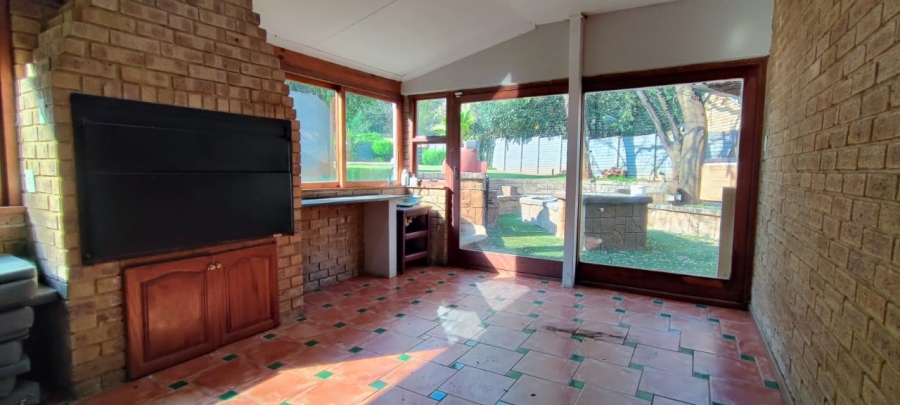 7 Bedroom Property for Sale in Eldoraigne Gauteng