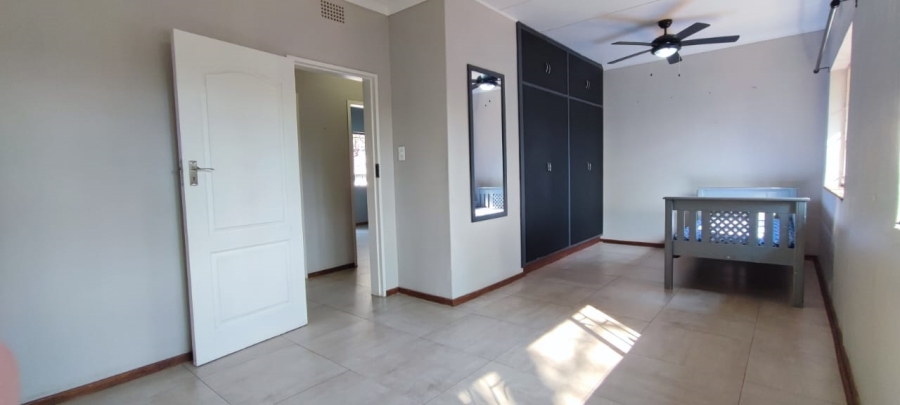 7 Bedroom Property for Sale in Eldoraigne Gauteng