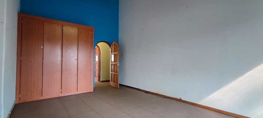 7 Bedroom Property for Sale in Eldoraigne Gauteng