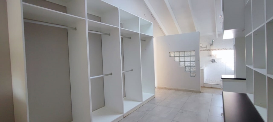 7 Bedroom Property for Sale in Eldoraigne Gauteng
