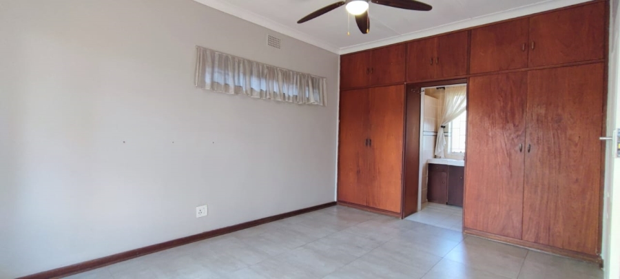 7 Bedroom Property for Sale in Eldoraigne Gauteng