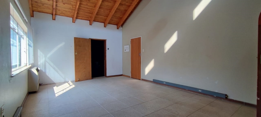 7 Bedroom Property for Sale in Eldoraigne Gauteng