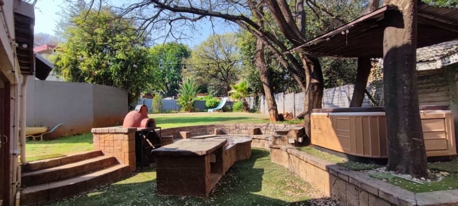 7 Bedroom Property for Sale in Eldoraigne Gauteng