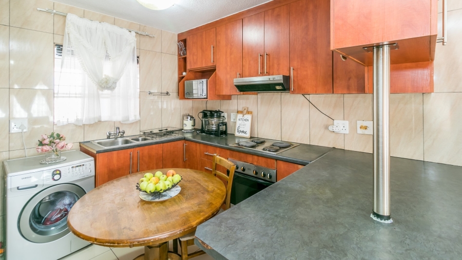 To Let 3 Bedroom Property for Rent in Vorna Valley Gauteng