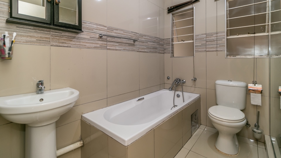 To Let 3 Bedroom Property for Rent in Vorna Valley Gauteng