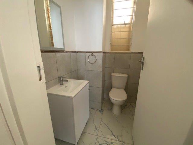 To Let 1 Bedroom Property for Rent in Houghton Estate Gauteng