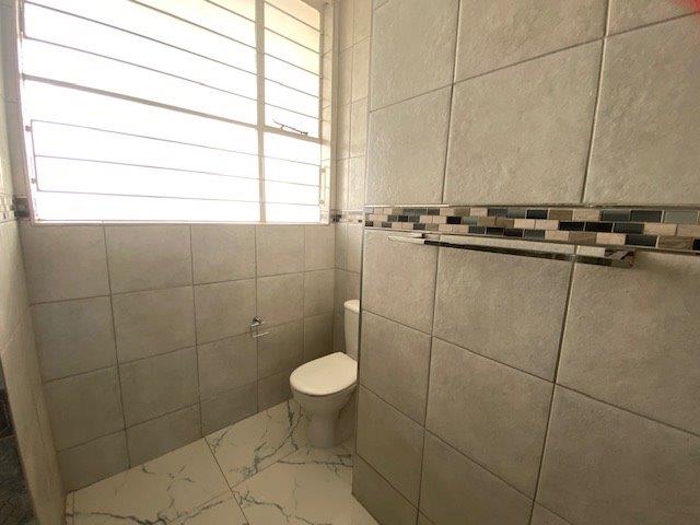 To Let 1 Bedroom Property for Rent in Houghton Estate Gauteng