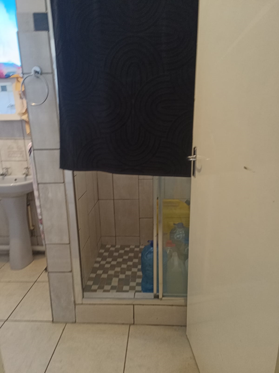 2 Bedroom Property for Sale in Greenhills Gauteng