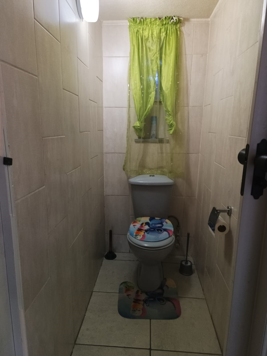 2 Bedroom Property for Sale in Greenhills Gauteng