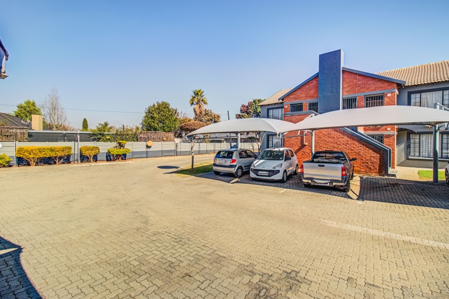 2 Bedroom Property for Sale in Birchleigh Gauteng