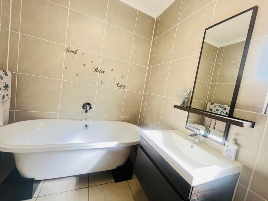 To Let 3 Bedroom Property for Rent in Olivedale Gauteng