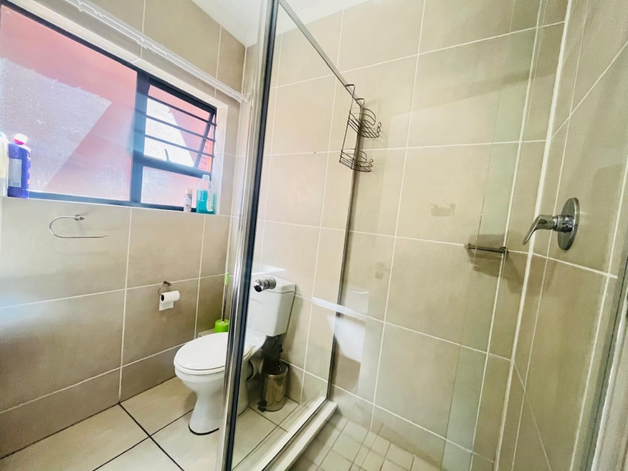 To Let 3 Bedroom Property for Rent in Olivedale Gauteng