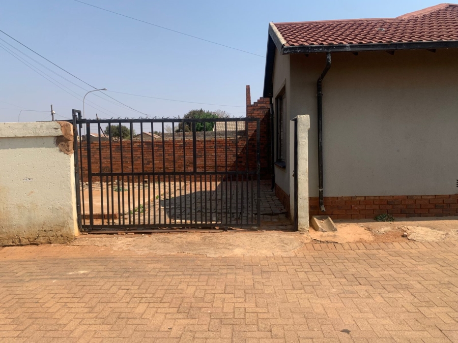 3 Bedroom Property for Sale in Protea Glen Gauteng