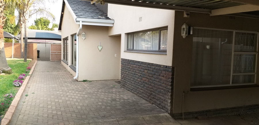 4 Bedroom Property for Sale in Farrarmere Gauteng