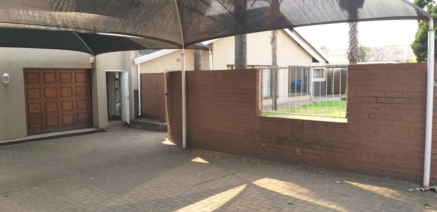 4 Bedroom Property for Sale in Farrarmere Gauteng