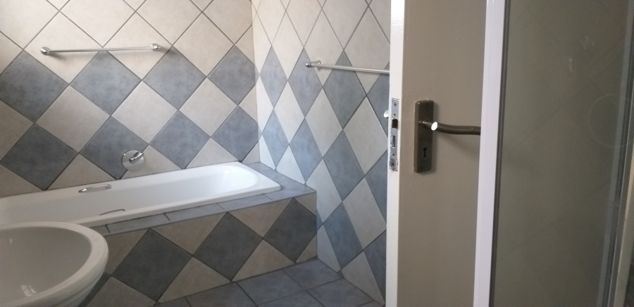 4 Bedroom Property for Sale in Farrarmere Gauteng