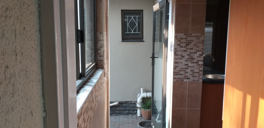 4 Bedroom Property for Sale in Farrarmere Gauteng