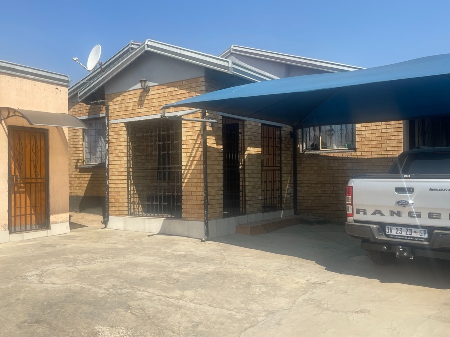 3 Bedroom Property for Sale in Khatamping Gauteng