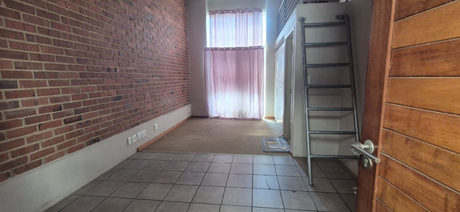 To Let 1 Bedroom Property for Rent in Houghton Estate Gauteng