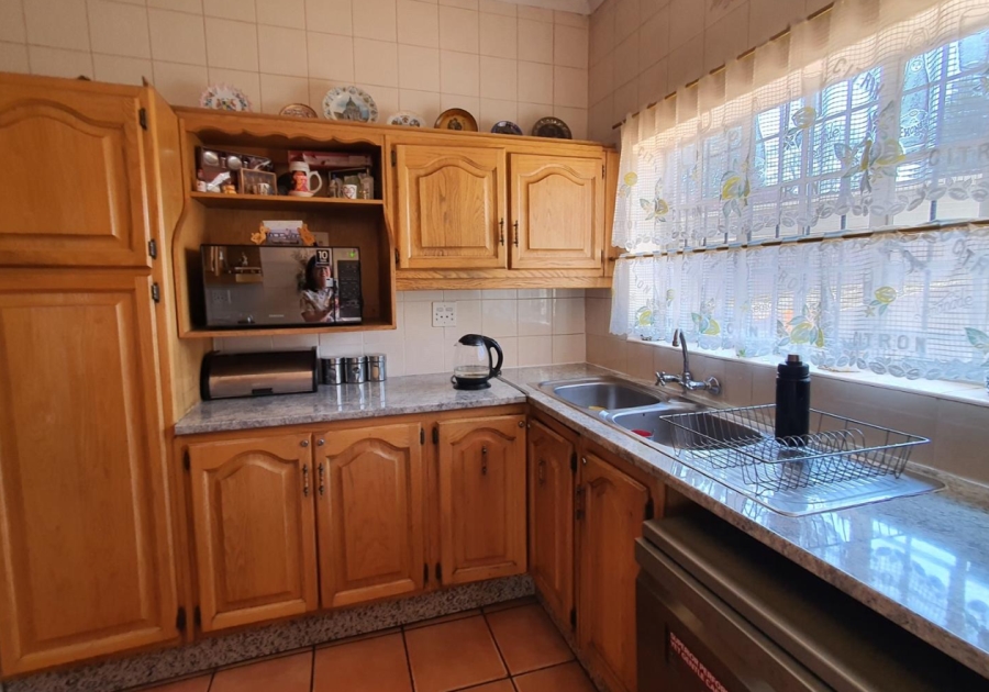 3 Bedroom Property for Sale in Cyrildene Gauteng