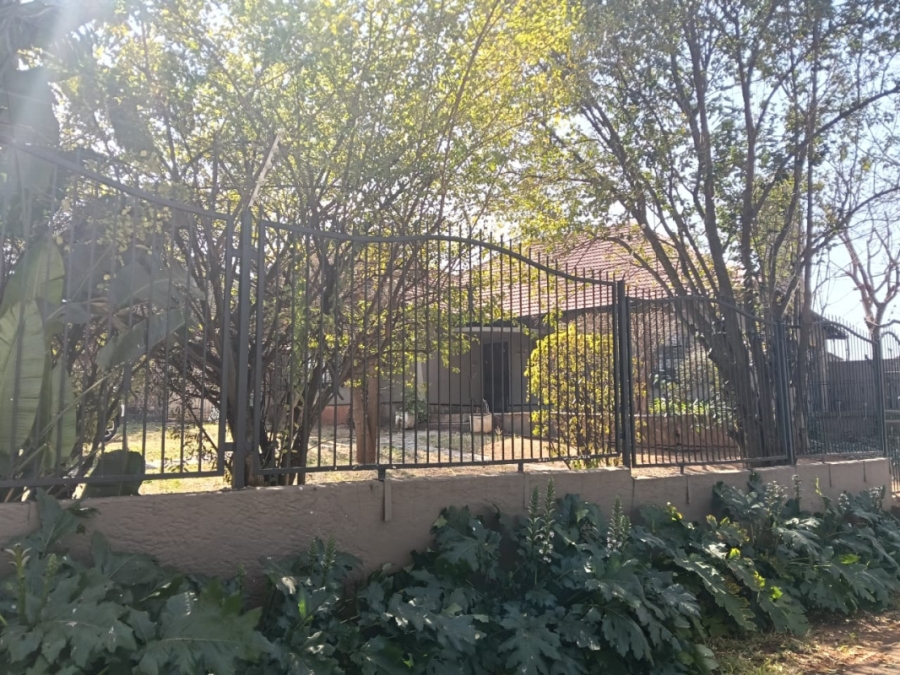3 Bedroom Property for Sale in Cyrildene Gauteng