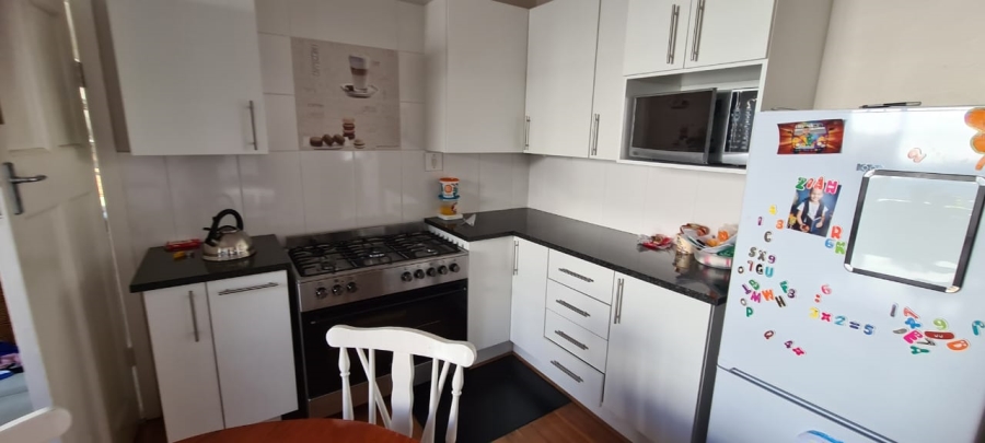 To Let 3 Bedroom Property for Rent in Farrarmere Gauteng